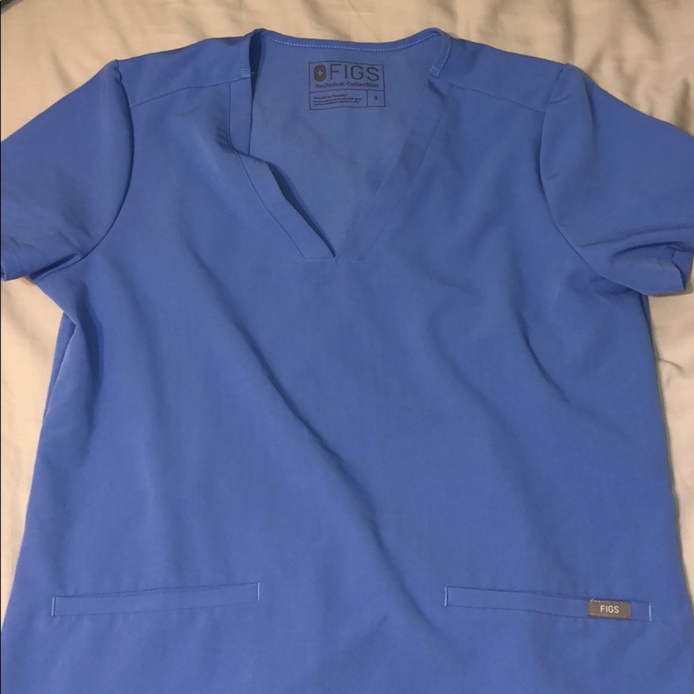 Figs 2 pocket scrub top